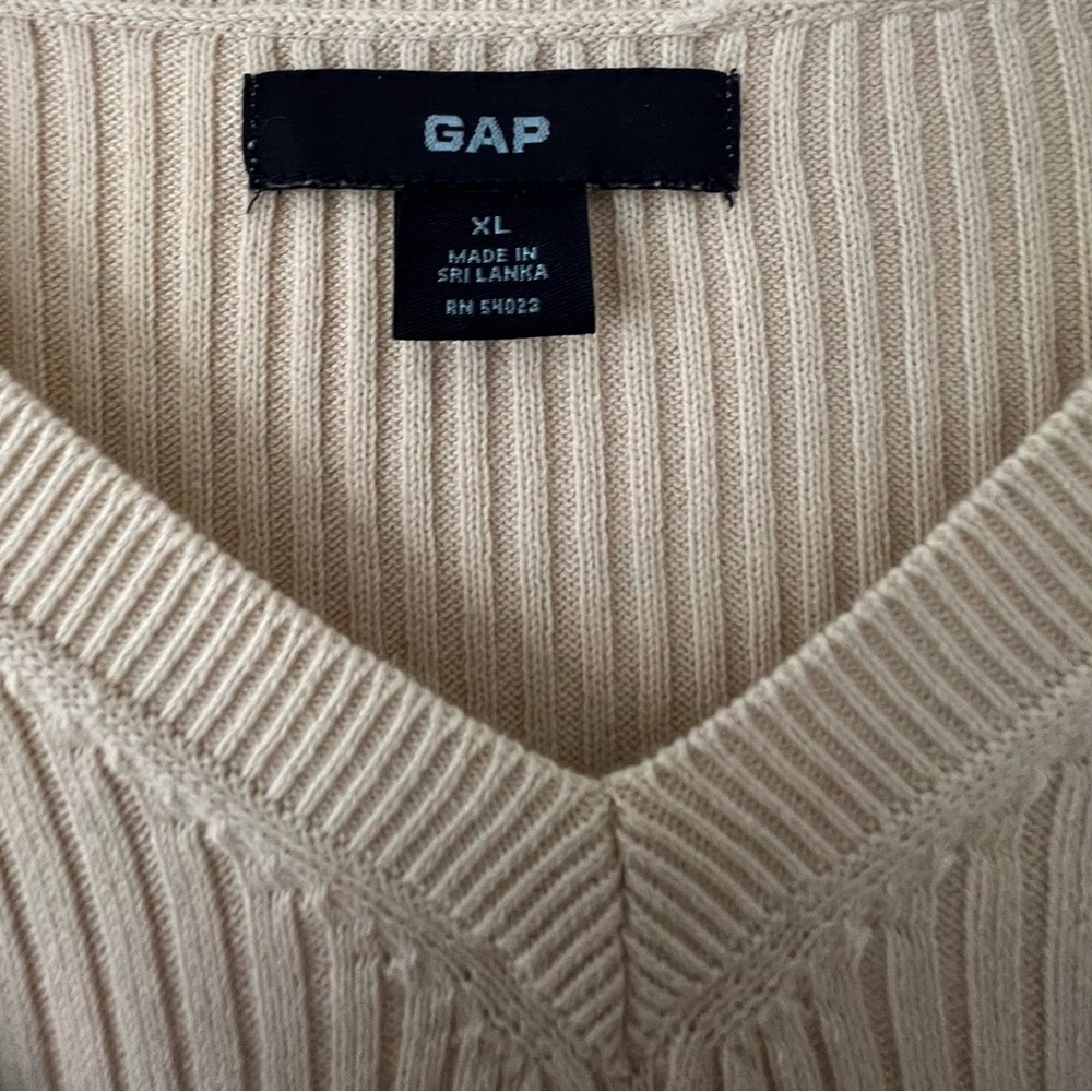 GAP Ribbed V-Neck - Picture 3 of 5